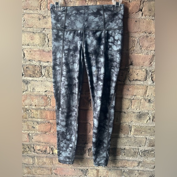 Athleta Pants - Athleta Black Tie-Dye Capris